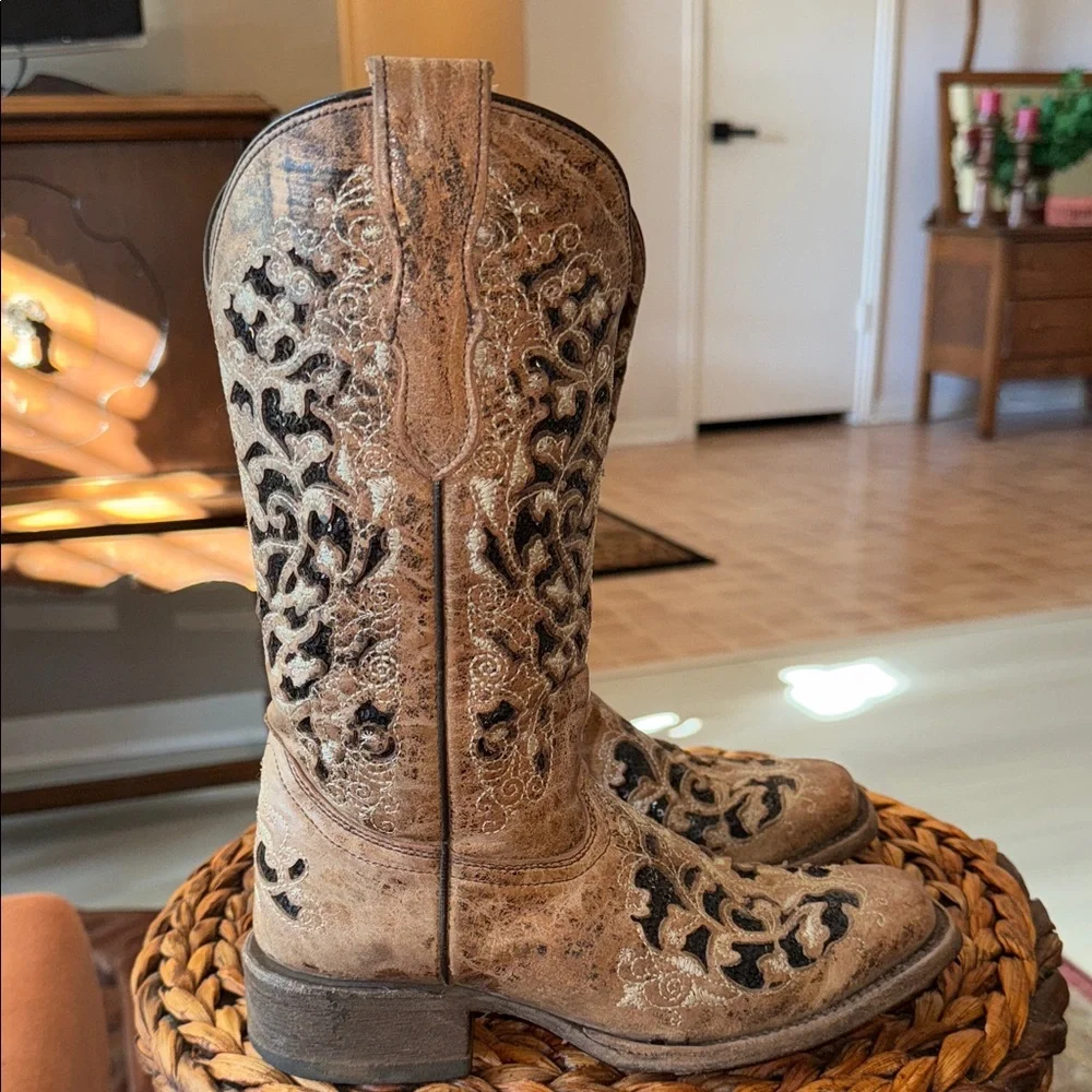 Corral Teens Elegant Tan and Black Western Boots Size 2.5 M - Picture 3 of 9